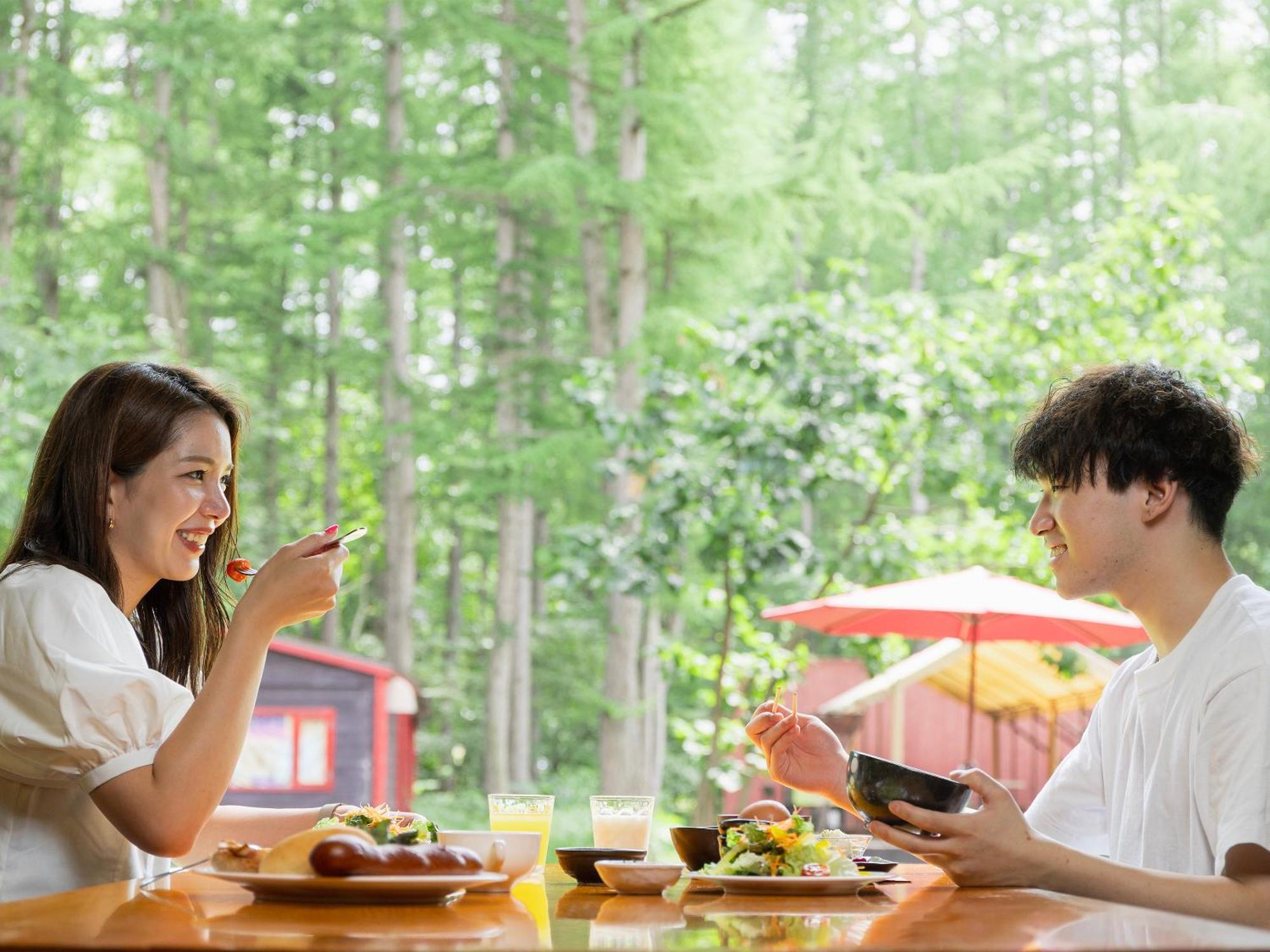 Tokachi Nakasatsunai Glamping Resort Feriendorf מראה חיצוני תמונה